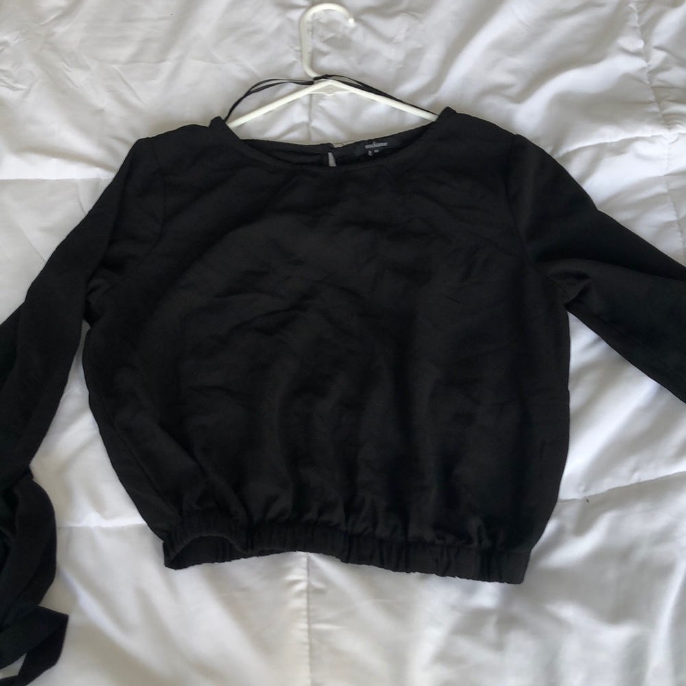 Black chiffon crop stop